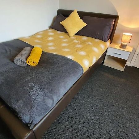 Contractors-City Centre-Parking-Sleeps 9 -Smart Tv, 2 Bathrooms! Ковентри Экстерьер фото