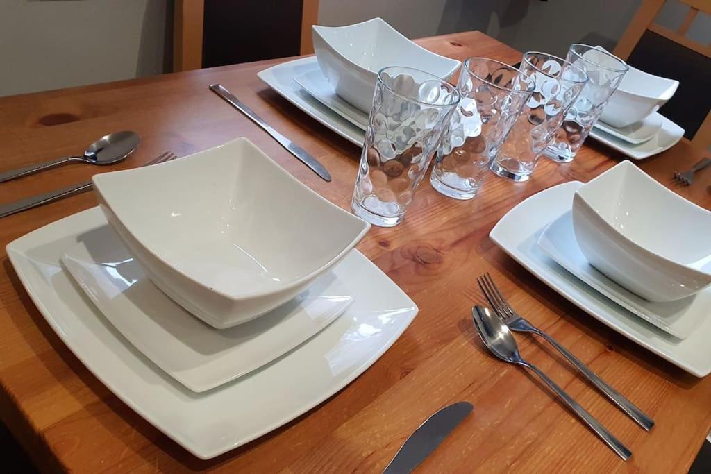 Contractors-City Centre-Parking-Sleeps 9 -Smart Tv, 2 Bathrooms! Ковентри Экстерьер фото