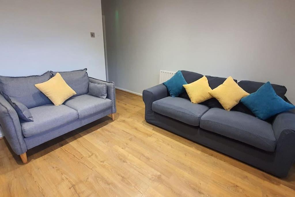 Contractors-City Centre-Parking-Sleeps 9 -Smart Tv, 2 Bathrooms! Ковентри Экстерьер фото